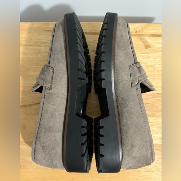 Indigo Rd. Women's Haven Taupe Faux Suede Loafers Size 8 - Picture 6 of 10